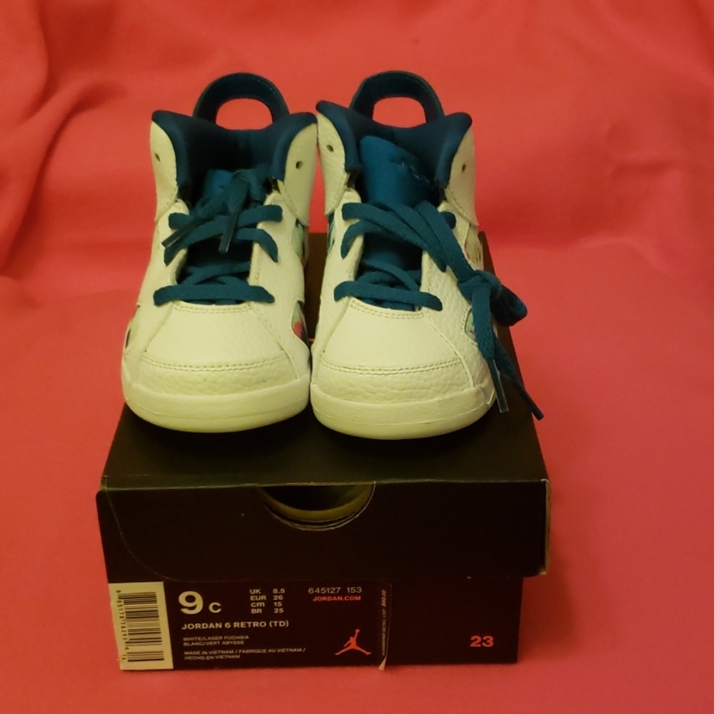Jordans Retro 6 (NWOT)